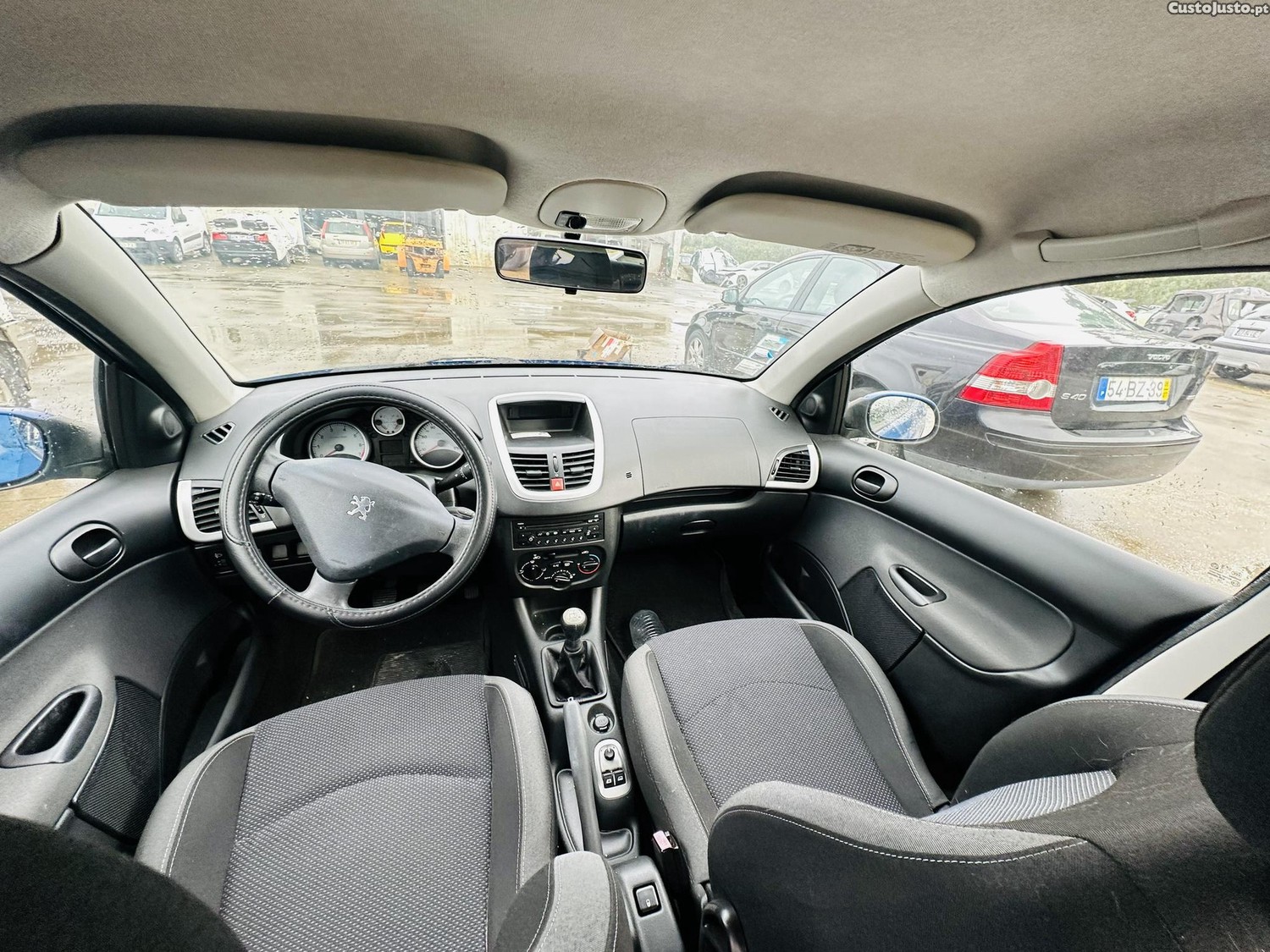 Peugeot 206 1.1i de 2010 — fotografia 8