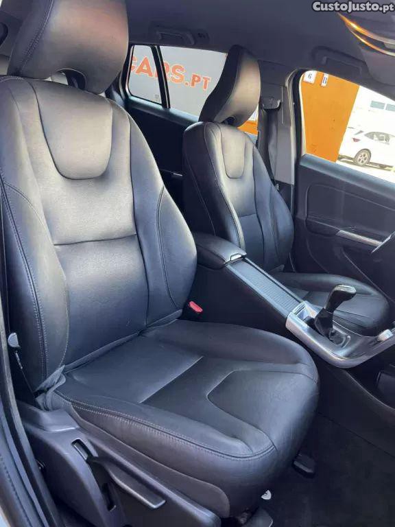 Volvo V60 2.0 d2 momentum drive — fotografia 8