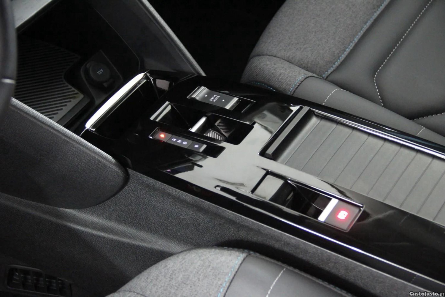 Citroën e-C4 50 kWh Shine — fotografia 4