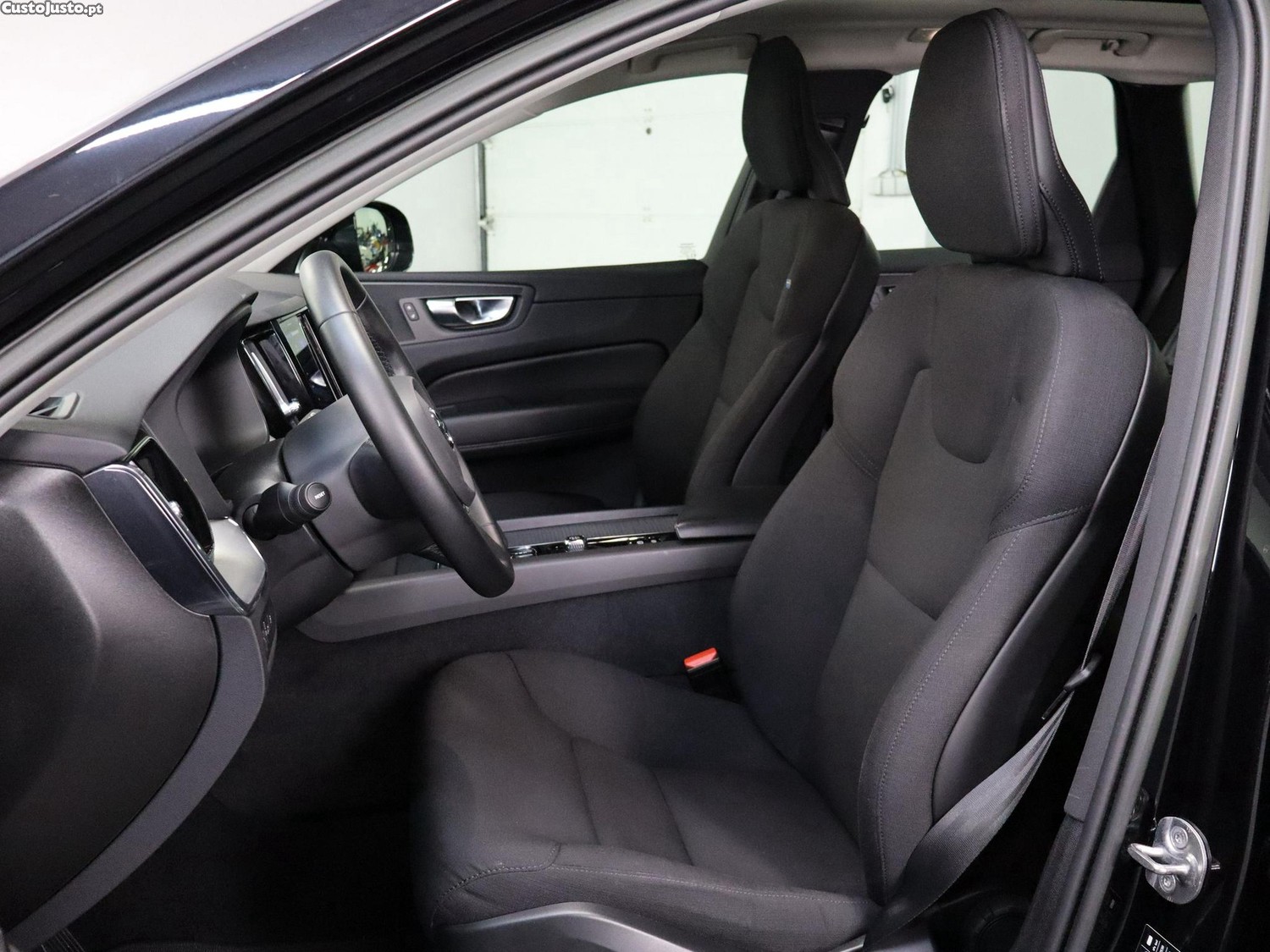 Volvo XC 60 2.0 T6 PHEV Inscription AWD — fotografia 24