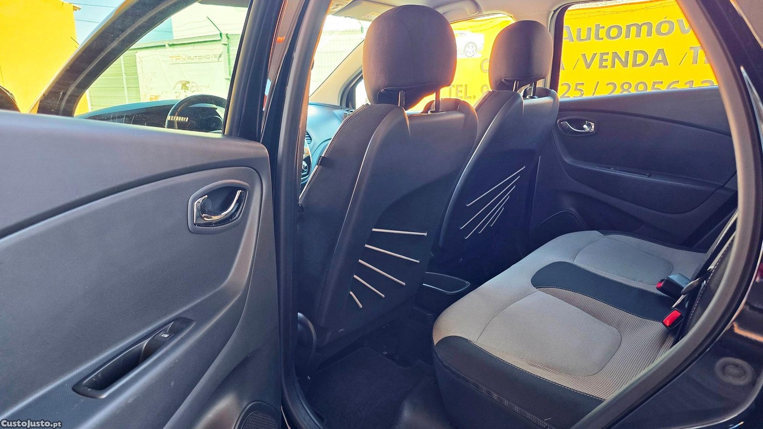 Renault Captur 1.2 TCe Exclusive EDC — fotografia 17