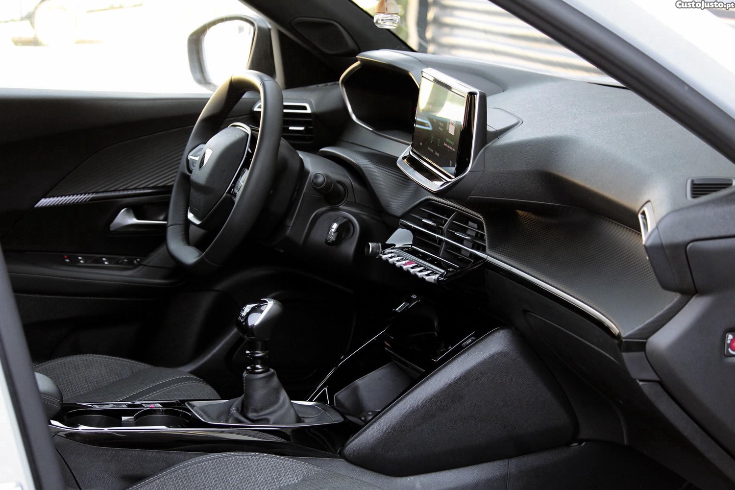 Peugeot 2008 1.2 Allure — fotografia 15
