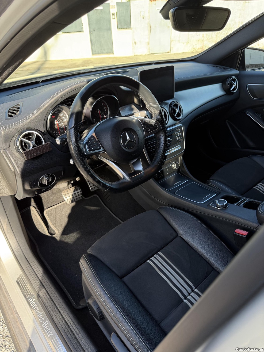 Mercedes-Benz A 180 AMG Line Aut. — fotografia 7