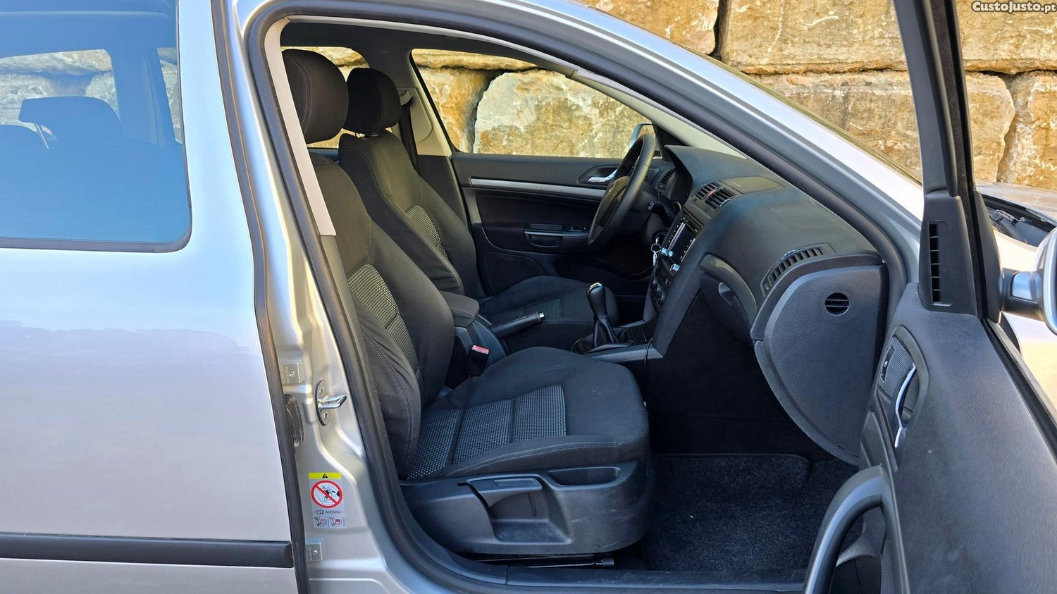 Skoda Octavia 1.9 TDi Elegance — fotografia 7