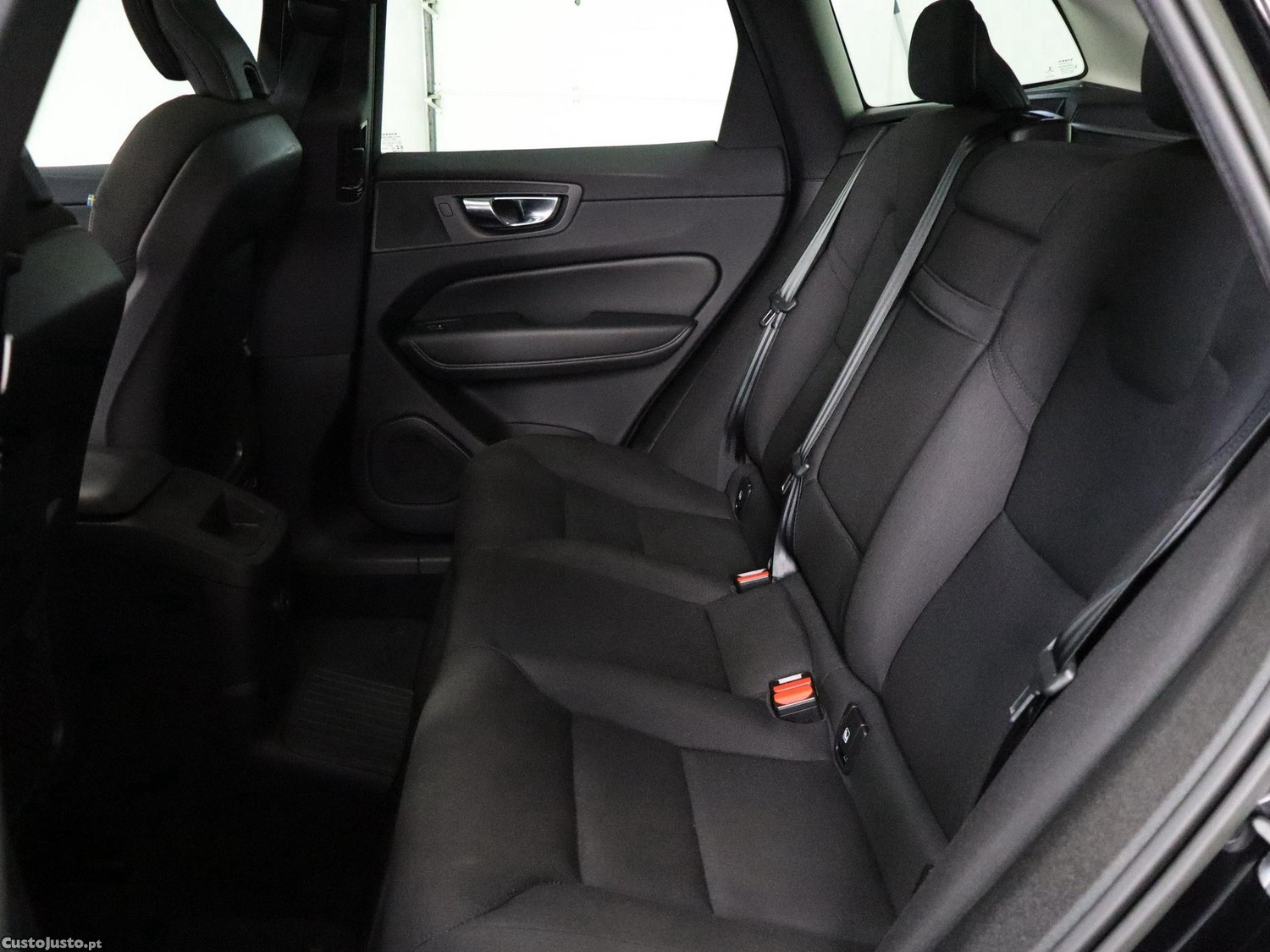 Volvo XC 60 2.0 T6 PHEV Inscription AWD — fotografia 23