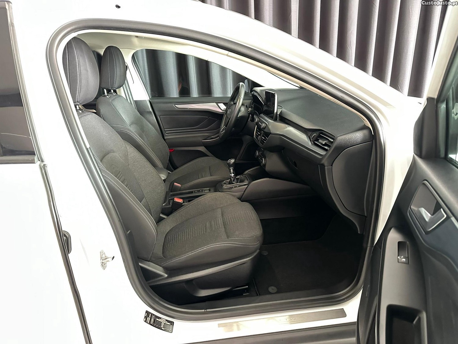 Ford Focus 1.5 TDCi EcoBlue Active X — fotografia 6