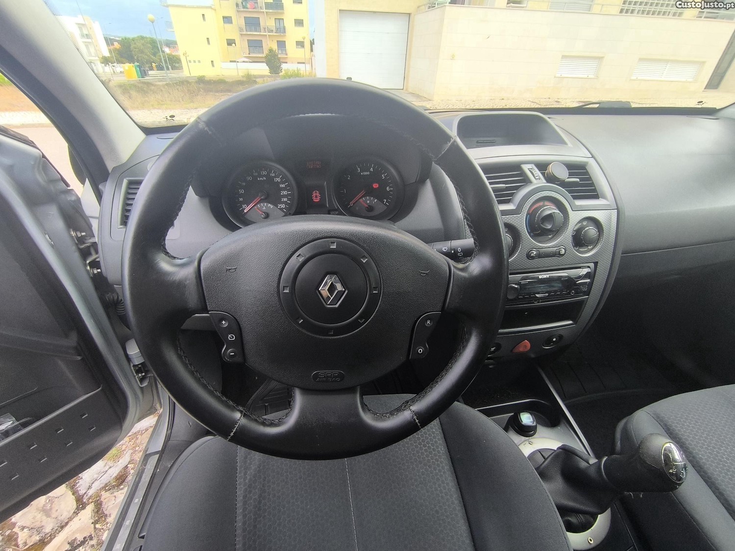 Renault Mégane 1.5 dCi — fotografia 8