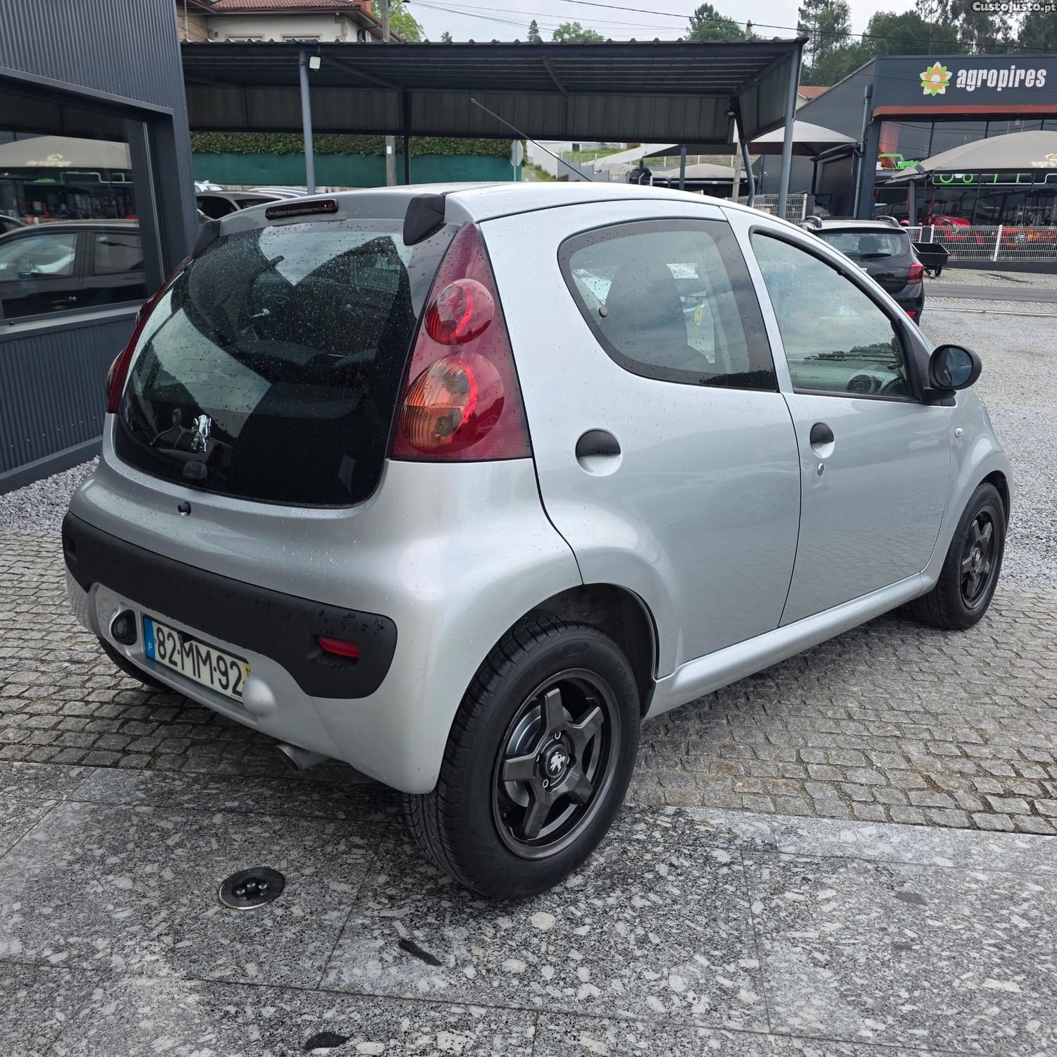 Peugeot 107 1.0 Urban - 11 foto 2