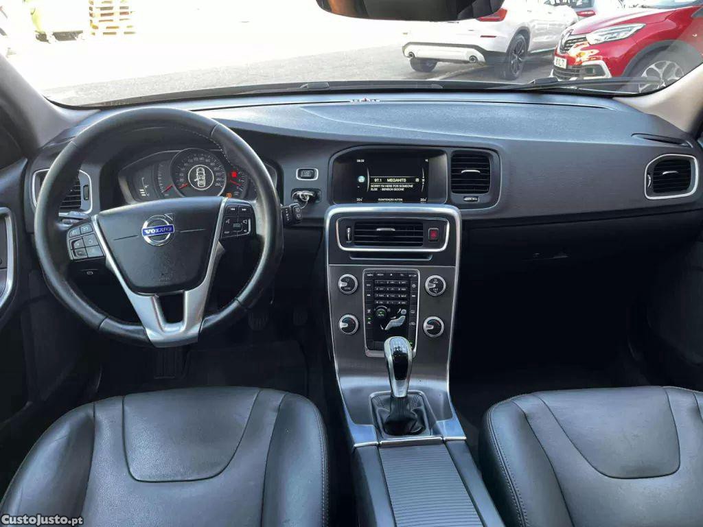 Volvo V60 2.0 d2 momentum drive — fotografia 6
