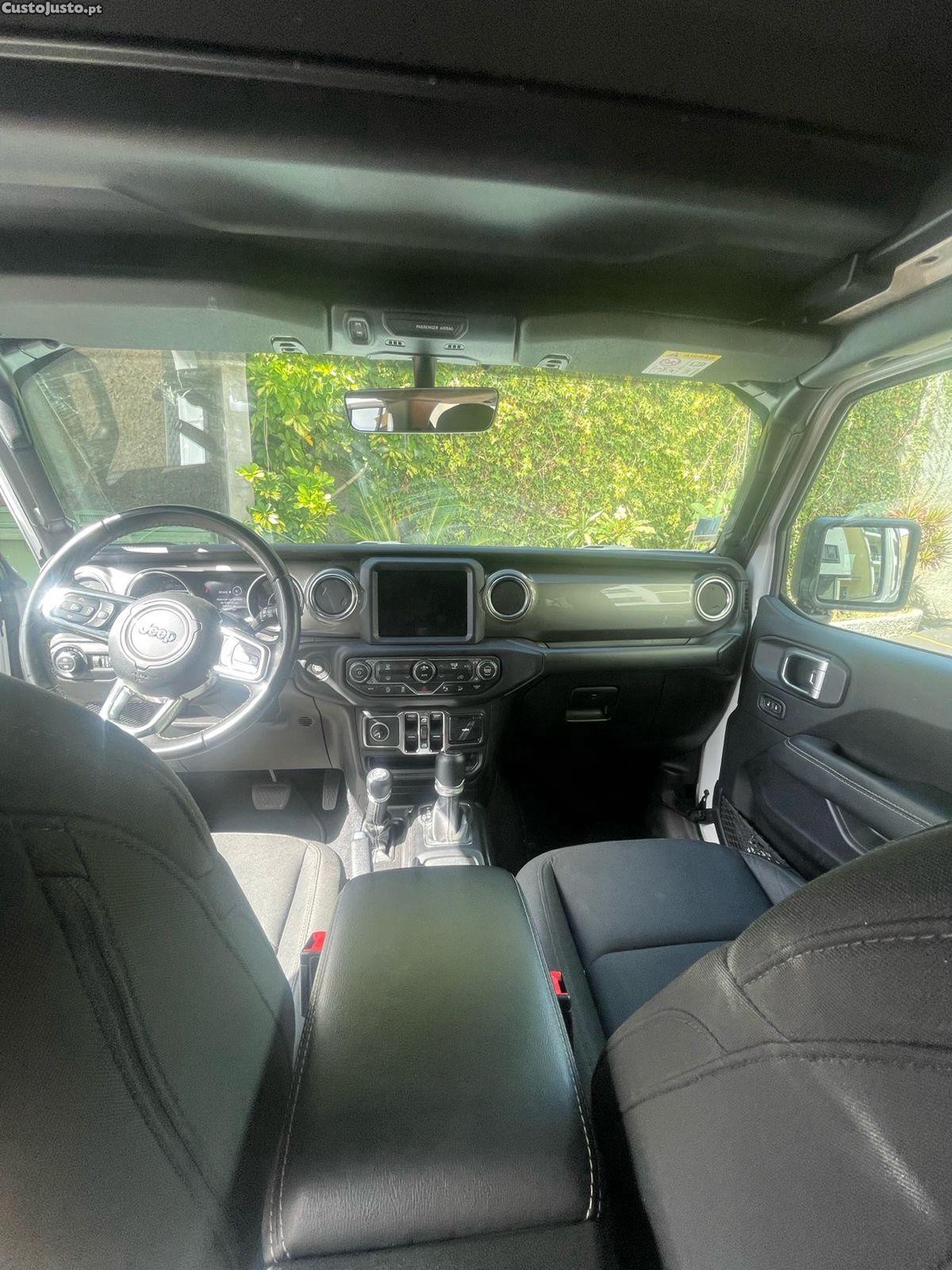 Jeep Wrangler UNLIMITED III . 2.0 L SAHARA — fotografia 2