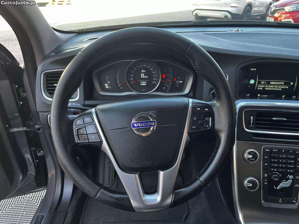 Volvo V60 2.0 d2 momentum drive — fotografia 14