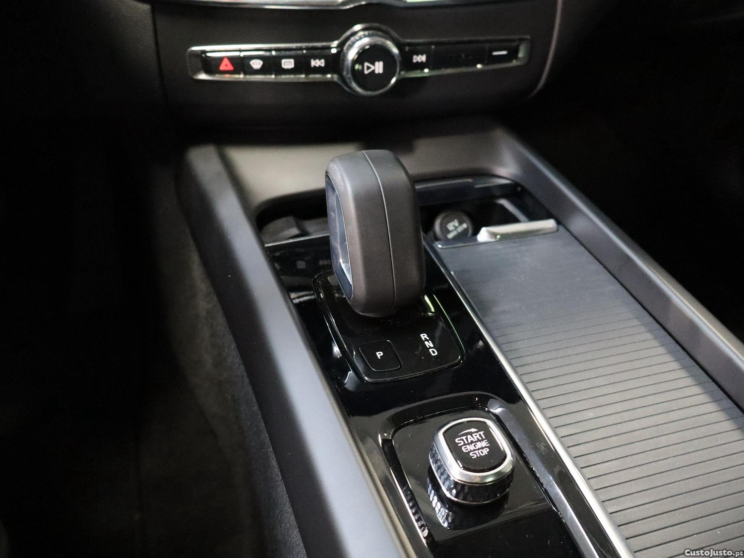 Volvo XC 60 2.0 T6 PHEV Inscription AWD — fotografia 11