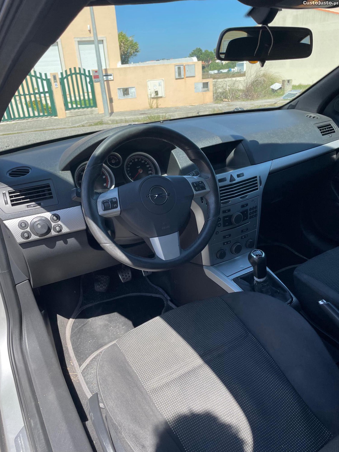 Opel Astra GTC — fotografia 6