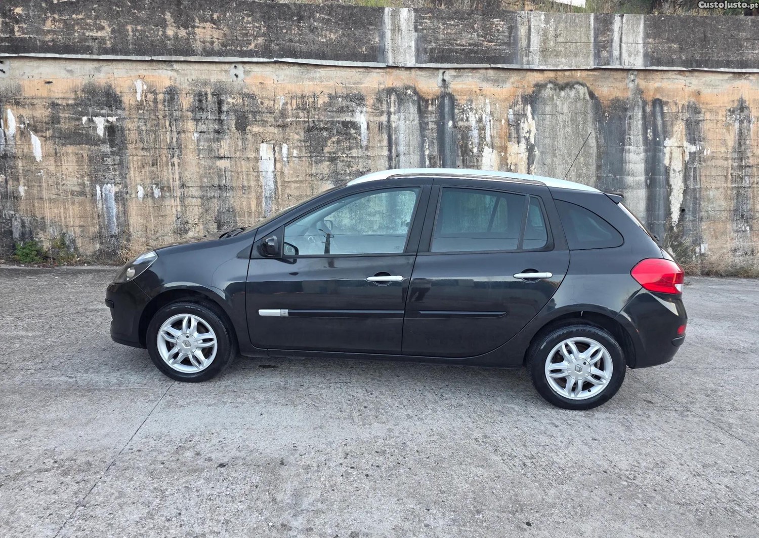 Renault Clio Break 1.5 dCi Dynamique S - 10 foto 2