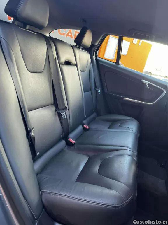 Volvo V60 2.0 d2 momentum drive — fotografia 4