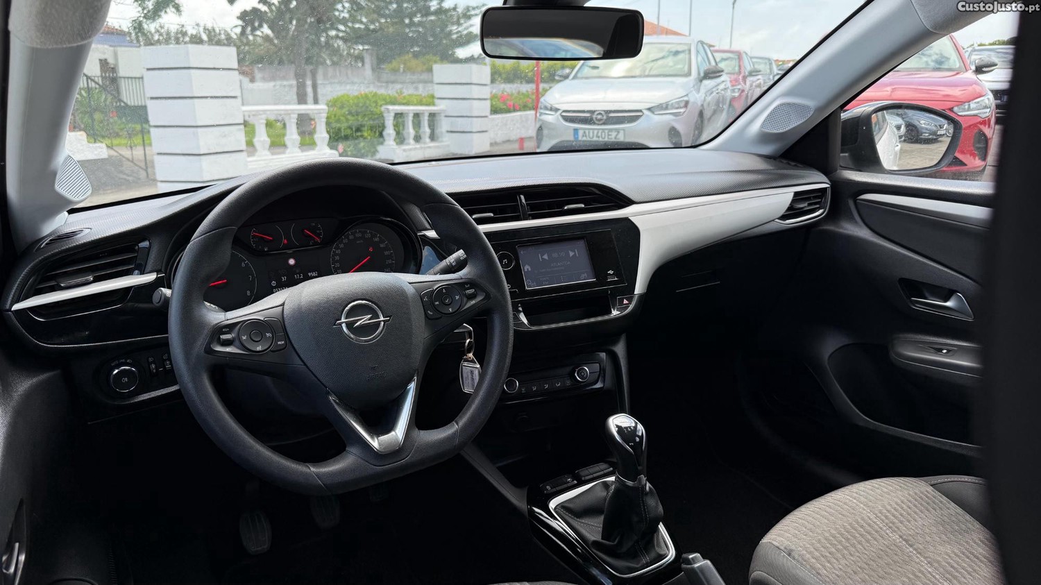 Opel Corsa 1.2 Business — fotografia 2