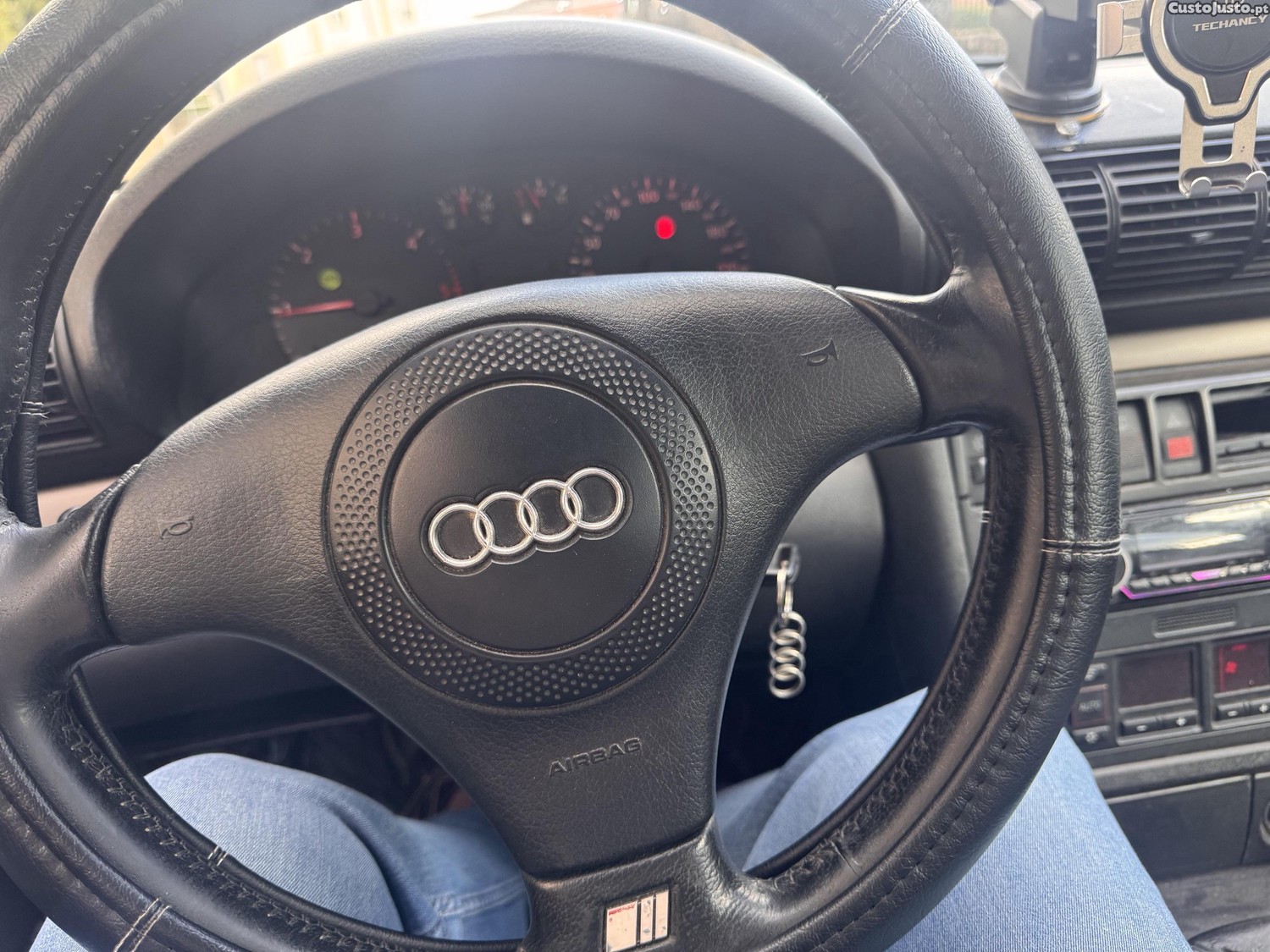 Audi A4 1.9 — fotografia 3