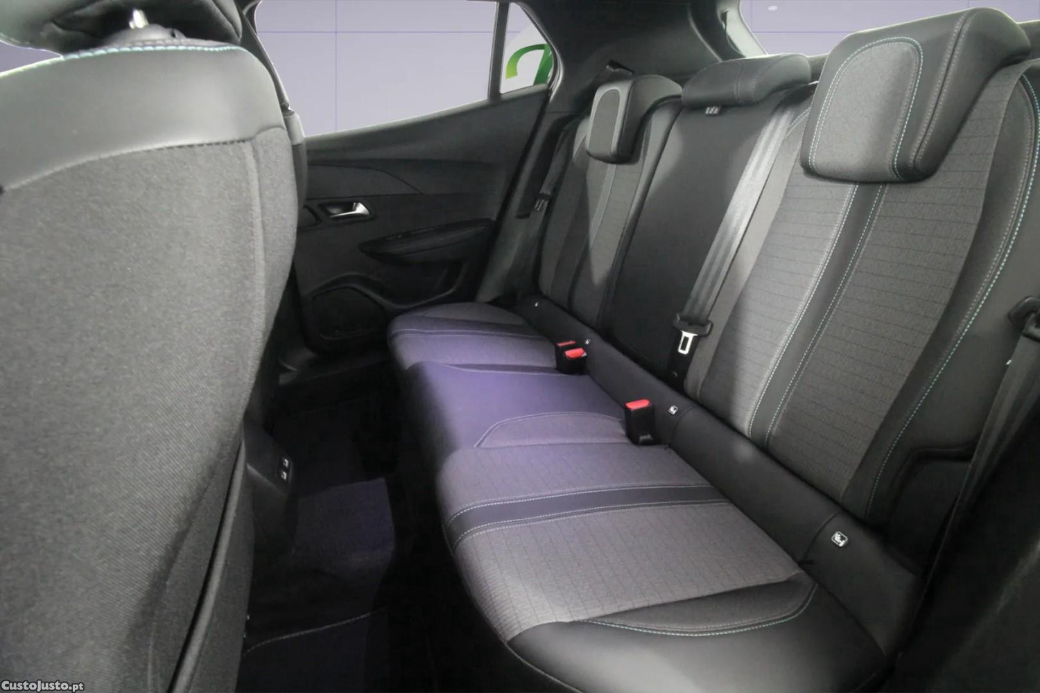 Peugeot e-2008 Allure Pack — fotografia 5