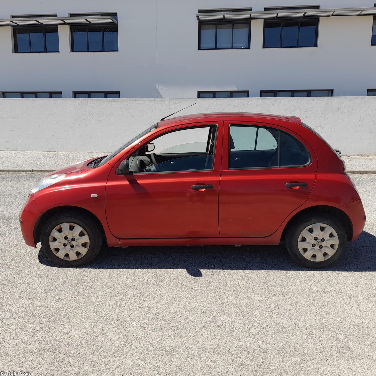 Nissan Micra 4 portas — fotografia 8
