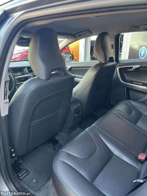 Volvo V60 2.0 d2 momentum drive — fotografia 2