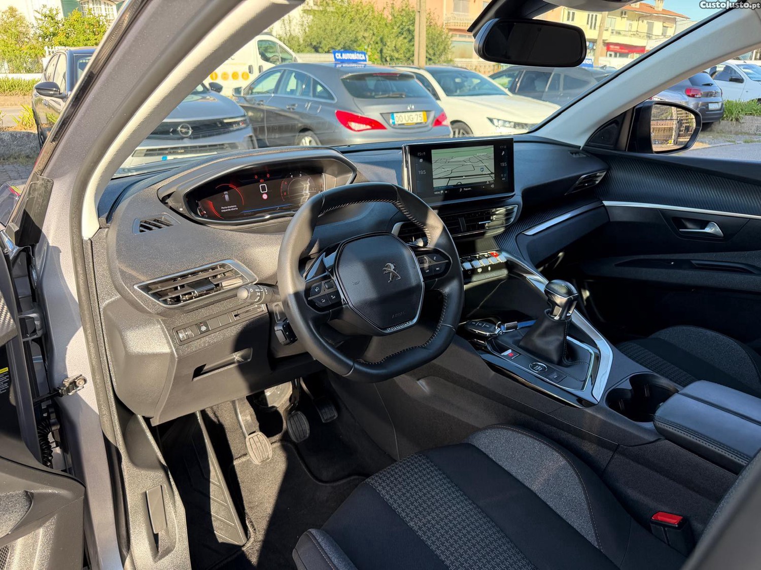Peugeot 3008 1.5 BlueHDi Active Pack — fotografia 19