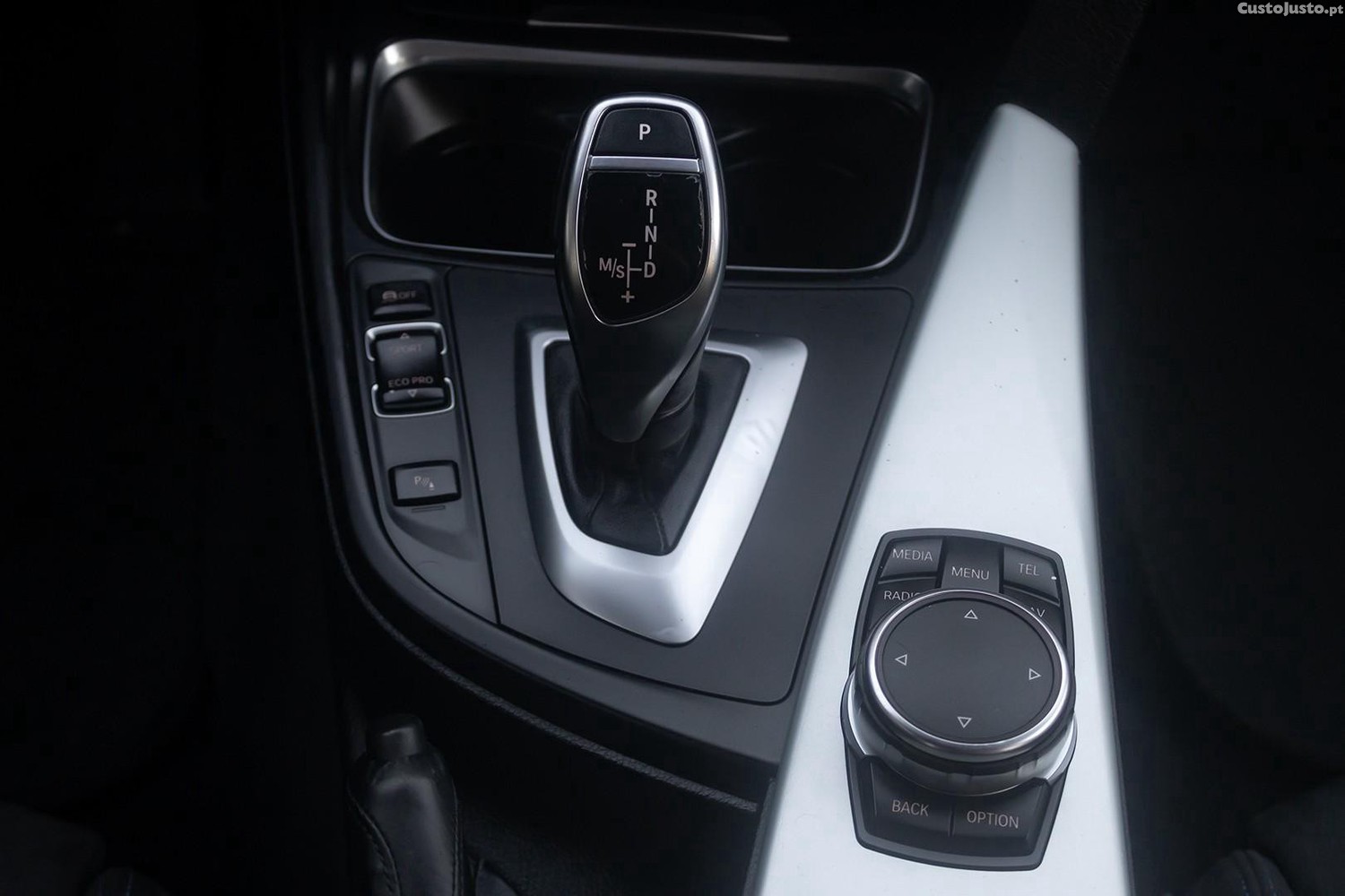 BMW 320 d Auto Pack M — fotografia 11