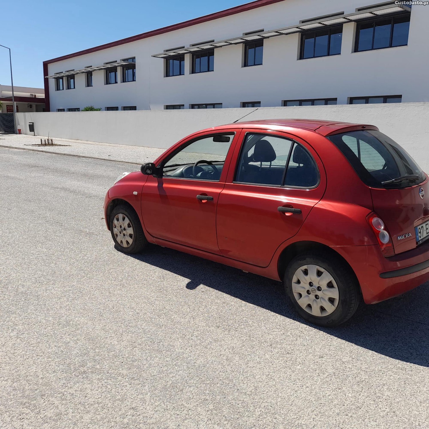 Nissan Micra 4 portas — fotografia 7
