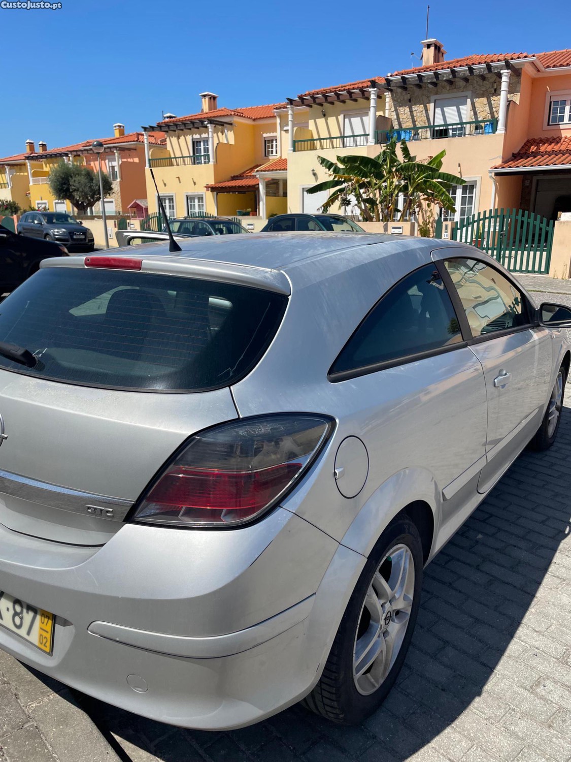 Opel Astra GTC — fotografia 4