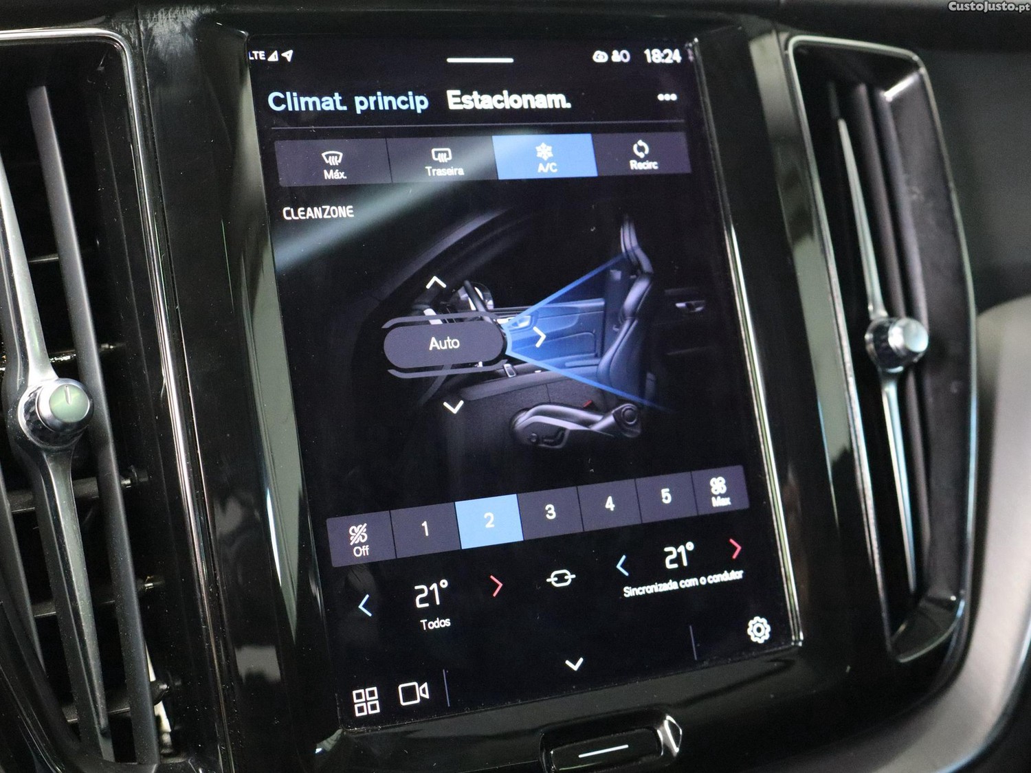 Volvo XC 60 2.0 T6 PHEV Inscription AWD — fotografia 14