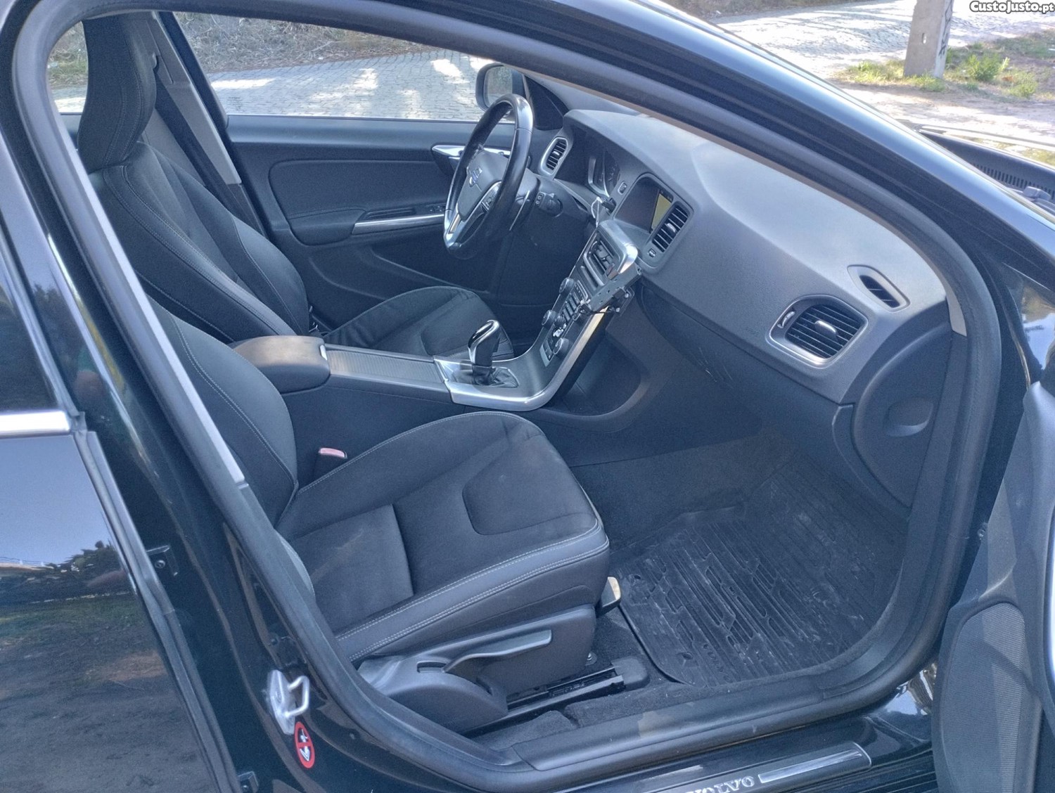 Volvo V60 2.0 D4 181CV MOMENTUM GEARTRONIC - FULL EXTRAS - C/ GARANTIA - COMO NOVA — fotografia 11