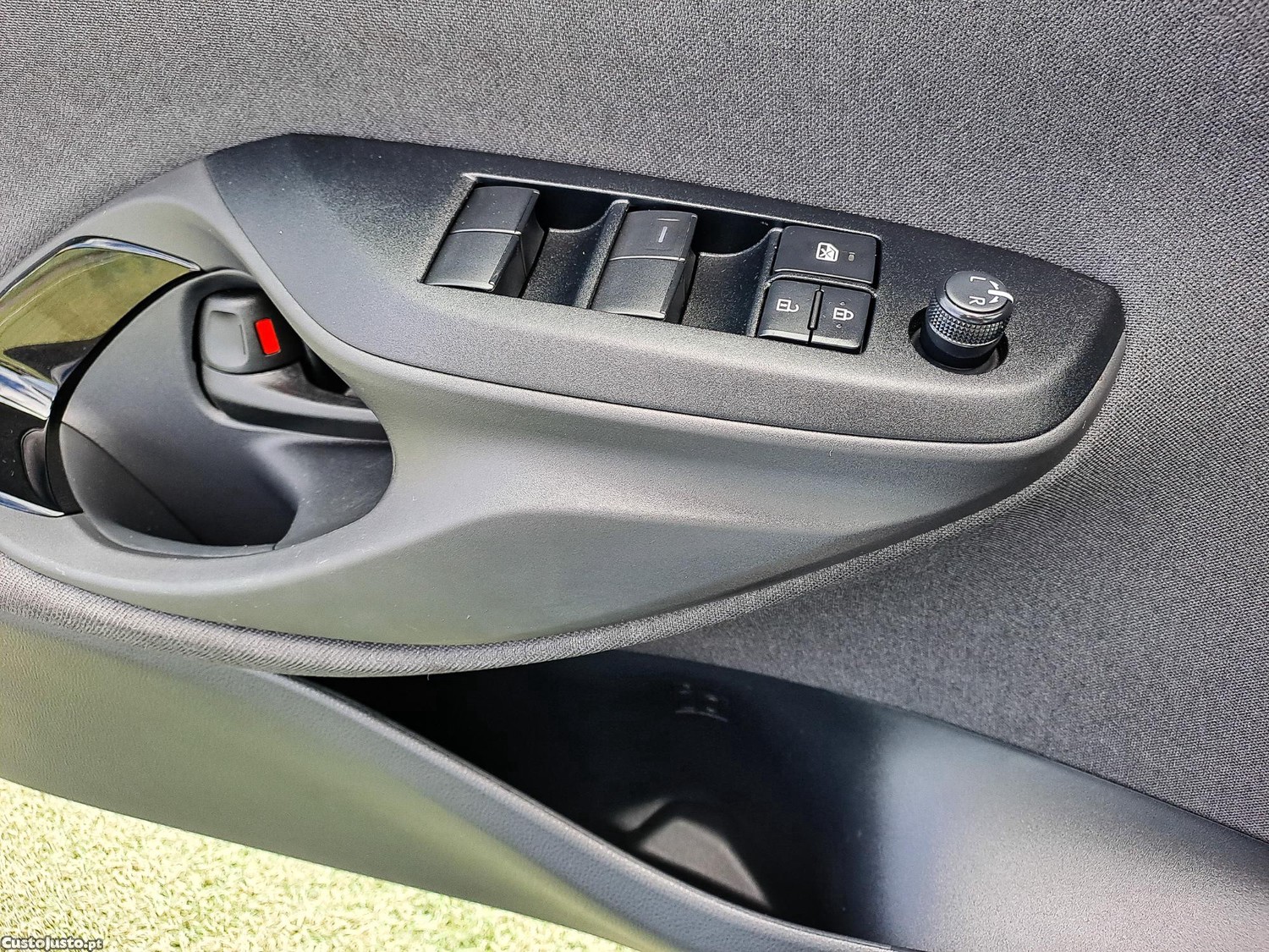 Toyota Yaris 1.5HDF EXCLUSIVE 116CV HIBRIDO/GASOLINA 2025 — fotografia 4