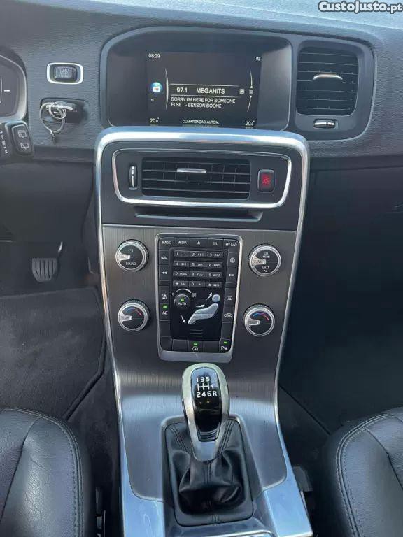 Volvo V60 2.0 d2 momentum drive — fotografia 10