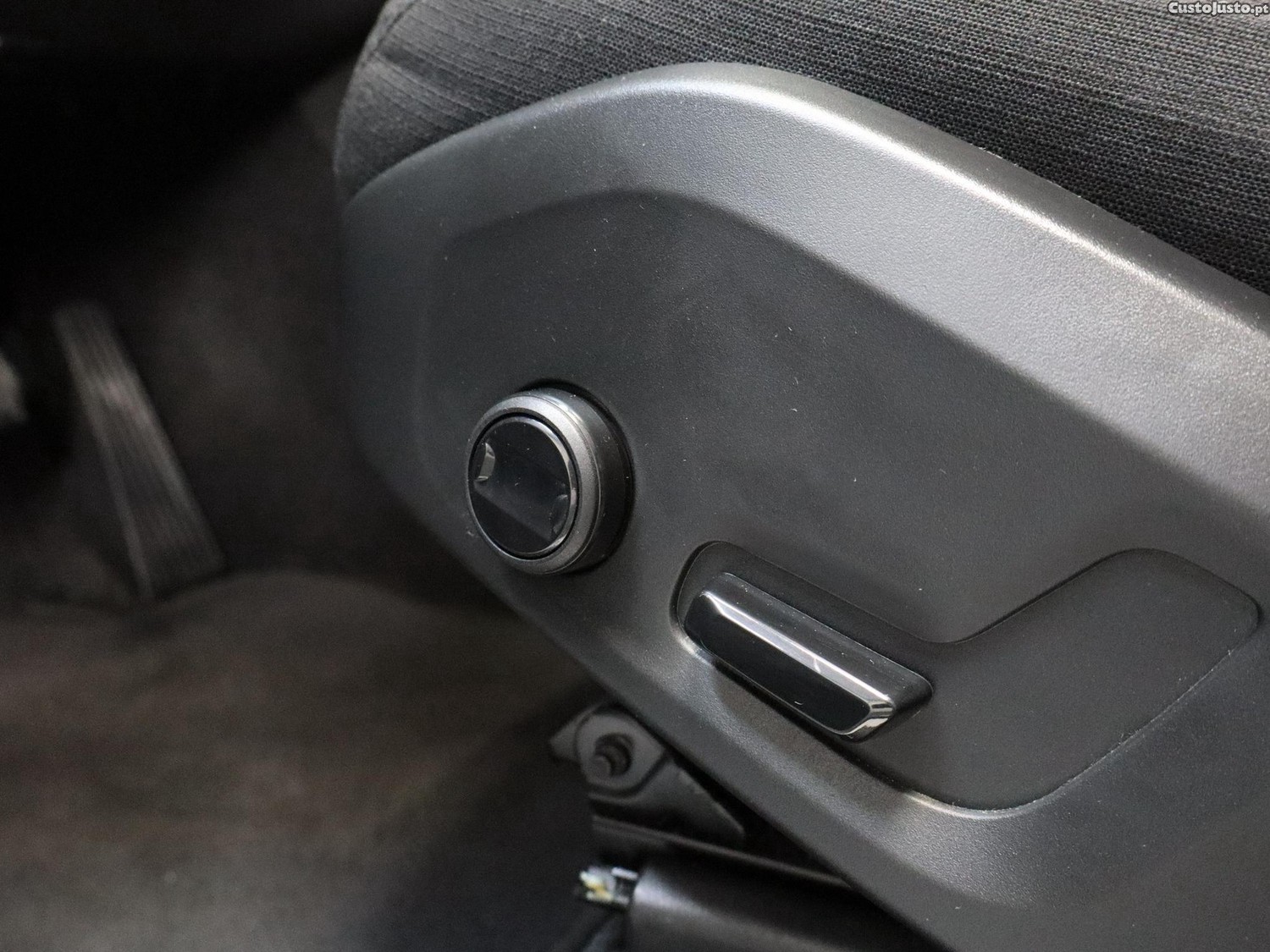 Volvo XC 60 2.0 T6 PHEV Inscription AWD — fotografia 6