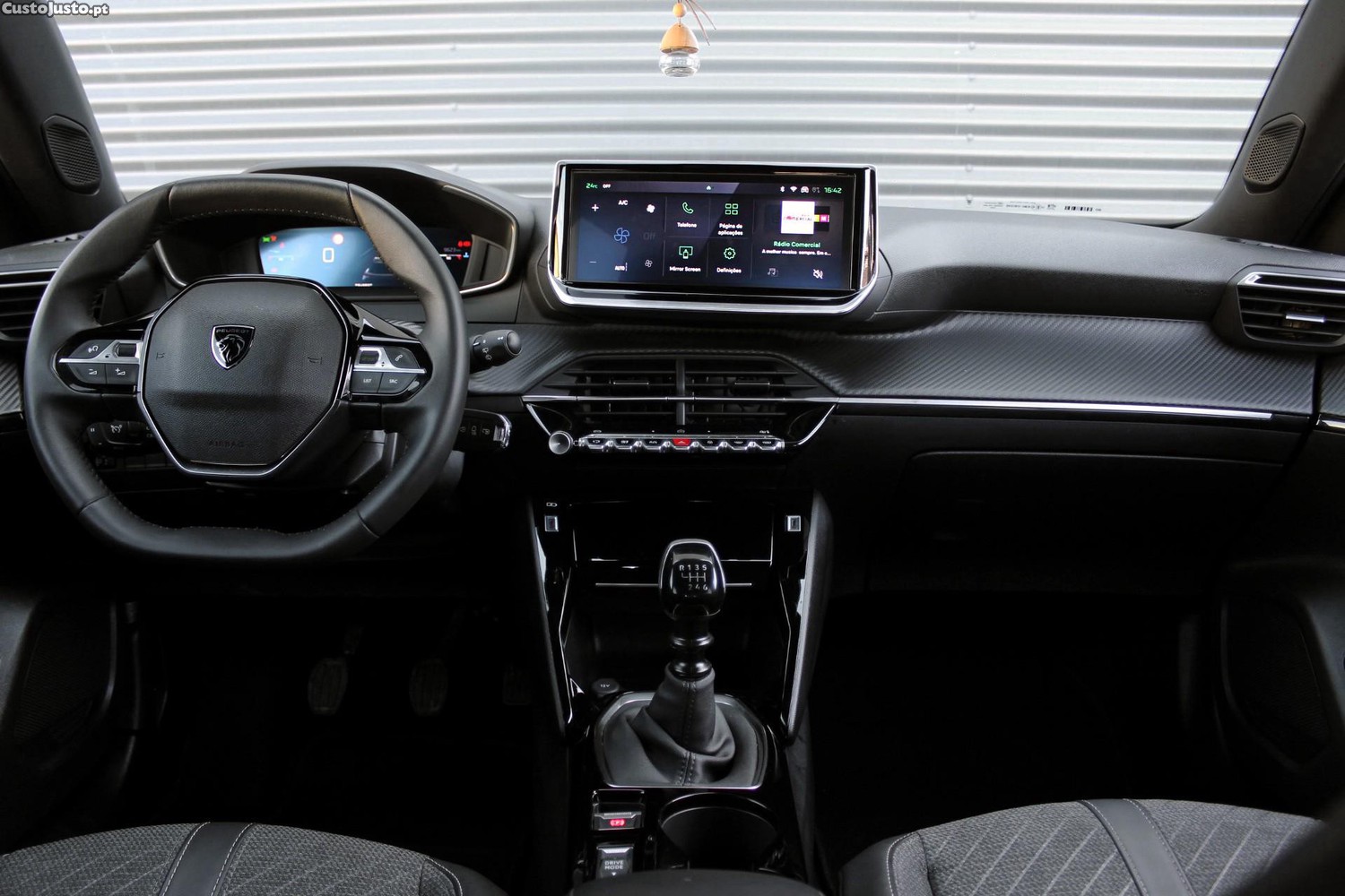 Peugeot 2008 1.2 Allure — fotografia 5