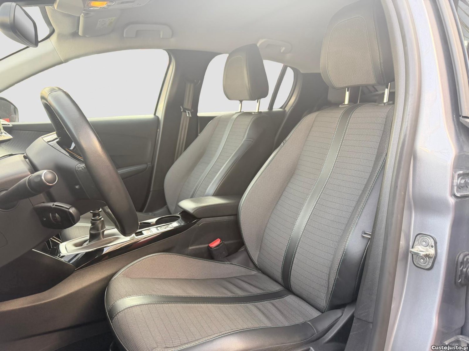 Peugeot 208 1.2 PureTech Allure — fotografia 8
