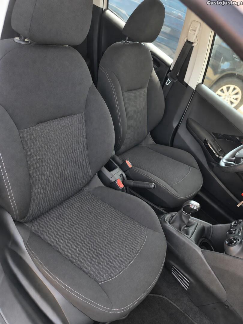 Peugeot 208 1.2 PureTech Active — fotografia 5