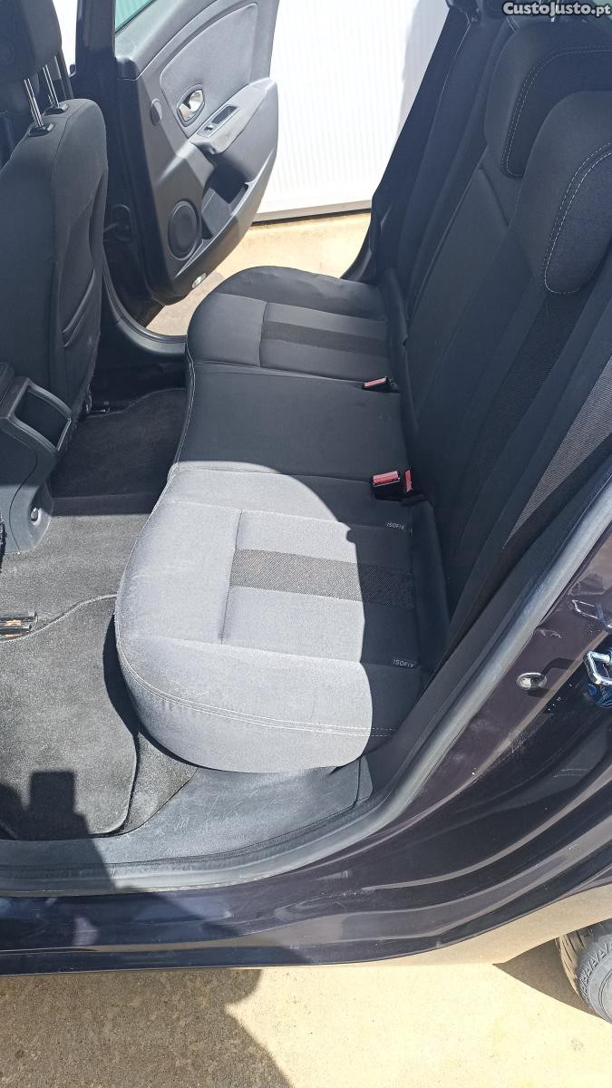 Renault Mégane 1.5 DCI Break — fotografia 4