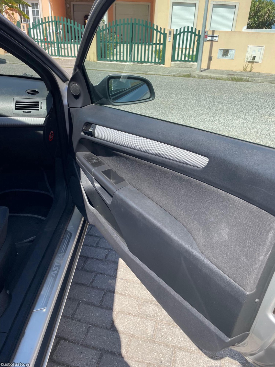 Opel Astra GTC — fotografia 3