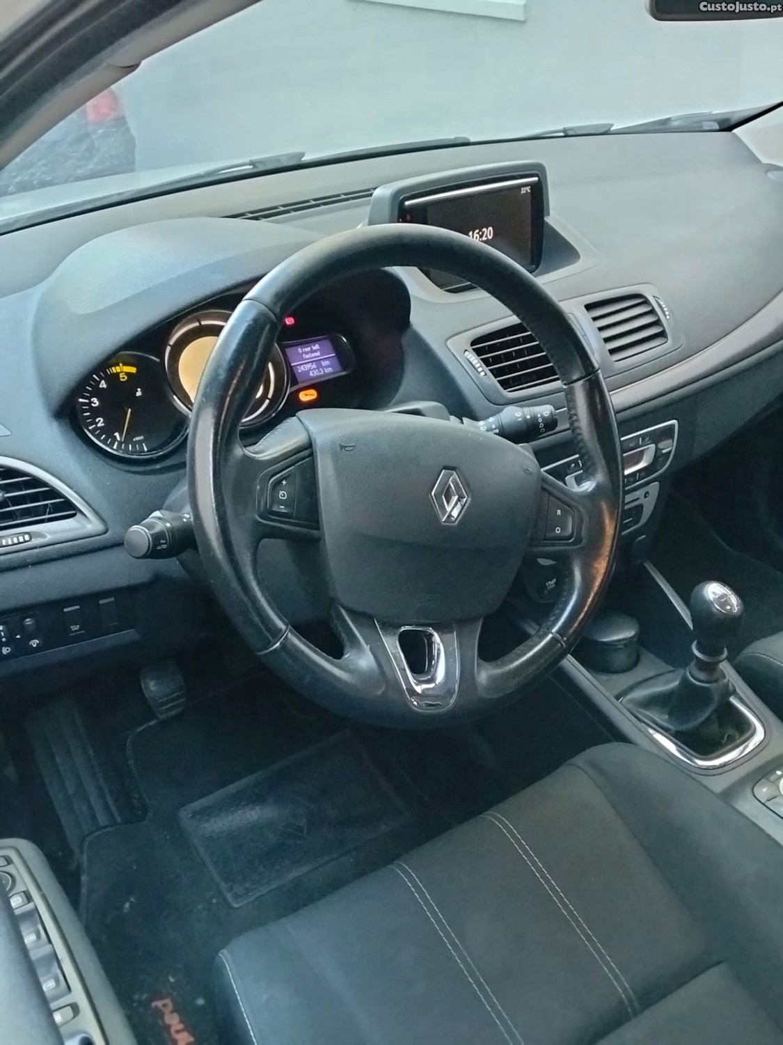 Renault Mégane MEGANE III Hatchback — photo 4