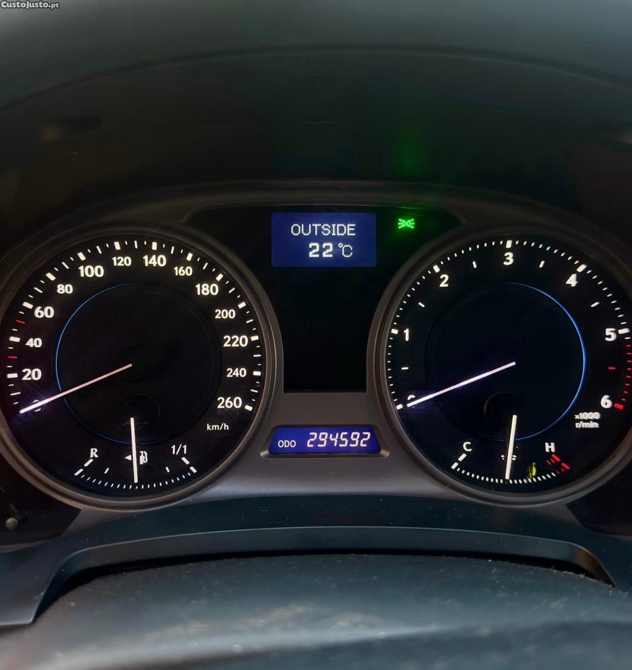 Lexus IS 220D — fotografia 2
