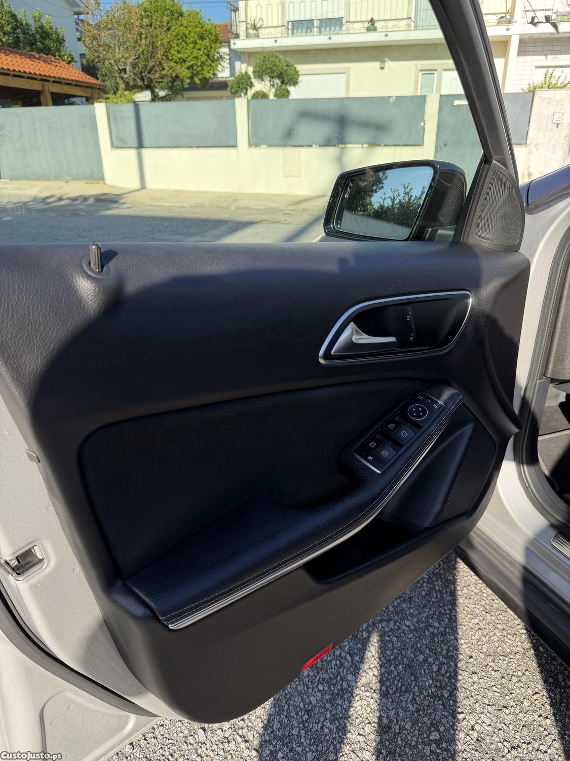 Mercedes-Benz A 180 AMG Line Aut. — fotografia 4