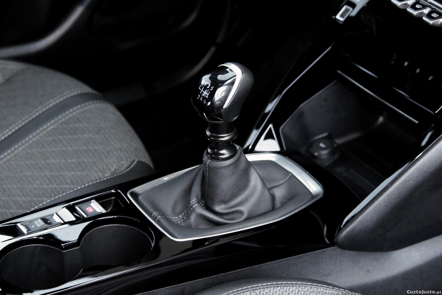 Peugeot 2008 1.2 Allure — fotografia 16