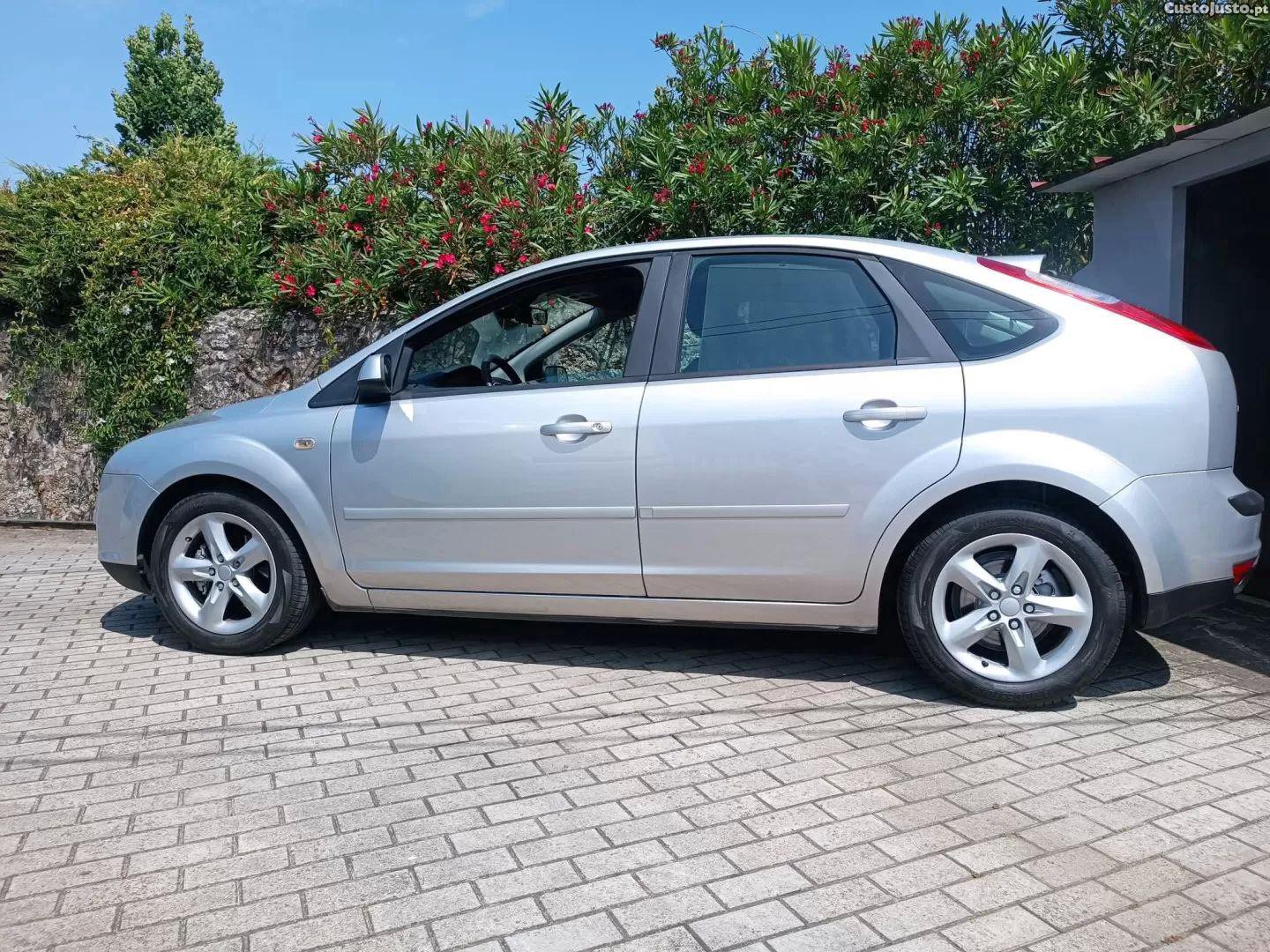 Ford Focus 1.6 tdci connection — fotografia 9