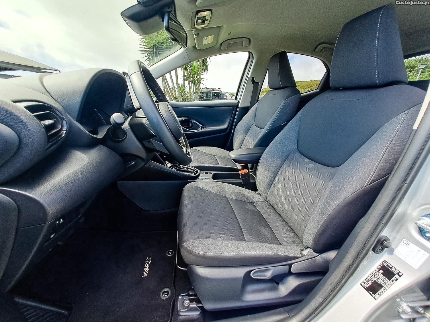 Toyota Yaris 1.5HDF EXCLUSIVE 116CV HIBRIDO/GASOLINA 2025 — fotografia 3