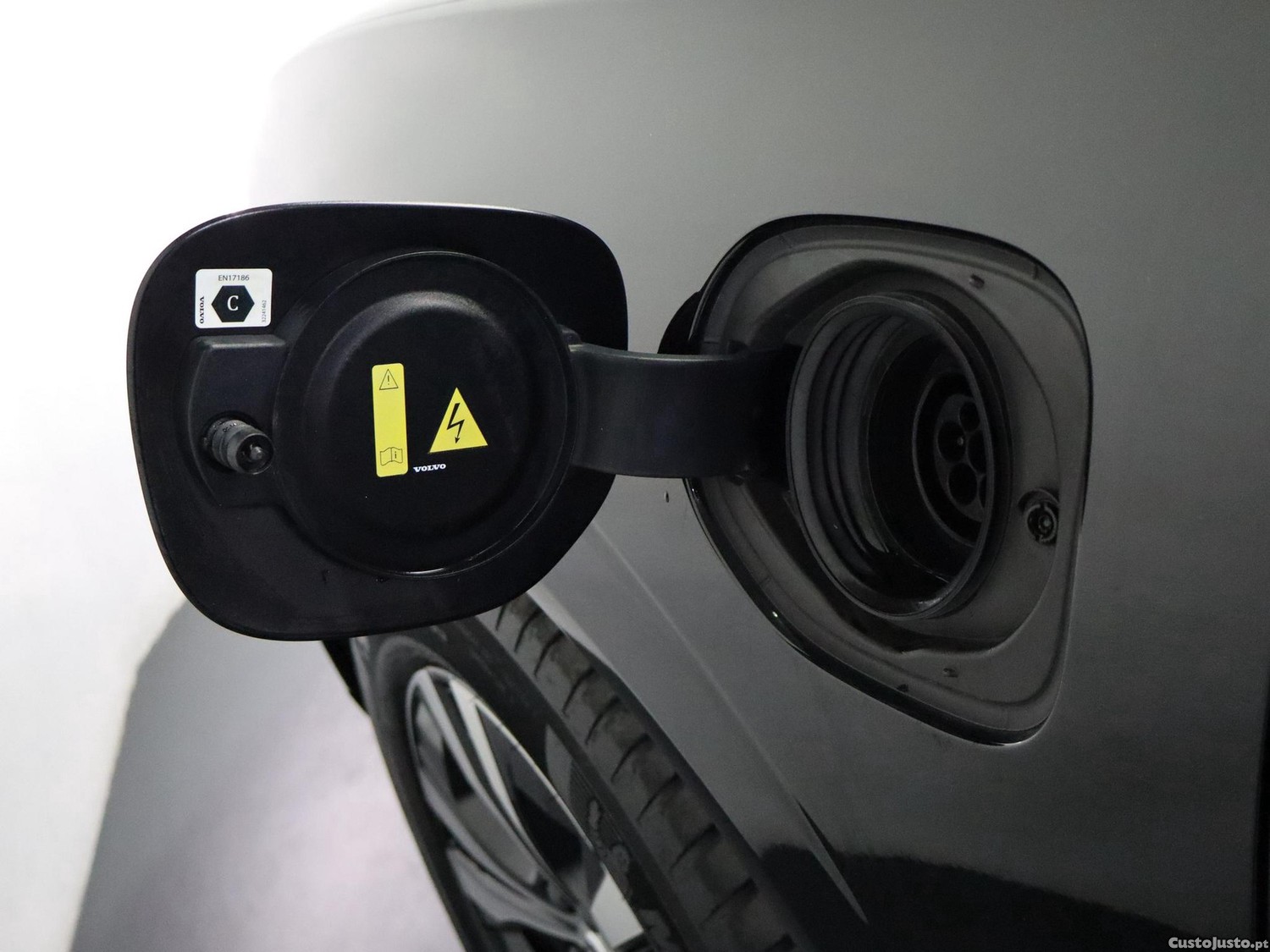 Volvo XC 60 2.0 T6 PHEV Inscription AWD — fotografia 4
