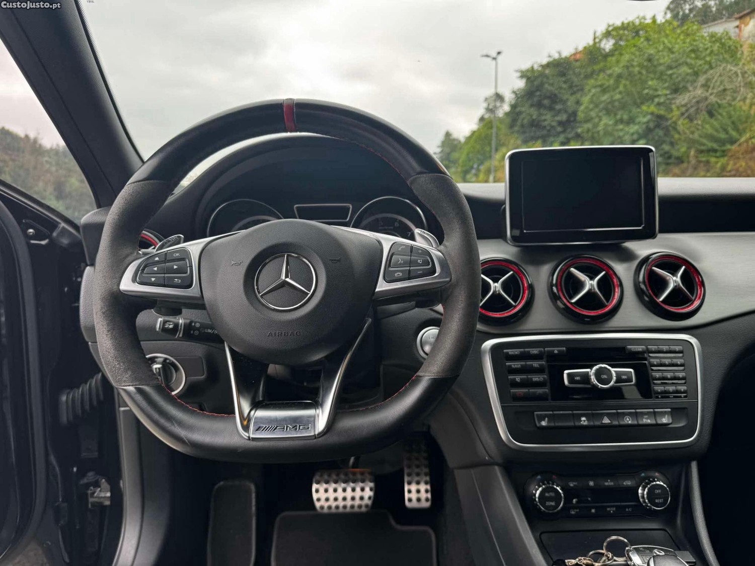 Mercedes-Benz GLA 45 AMG 4MATIC — fotografia 3