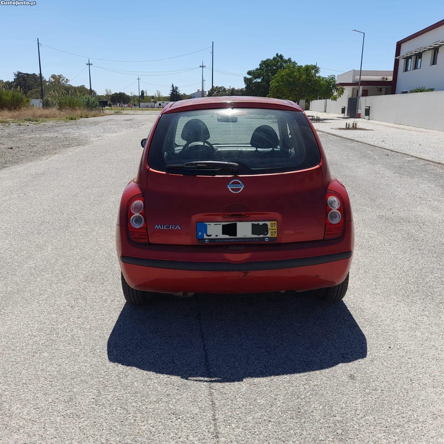 Nissan Micra 4 portas — fotografia 5