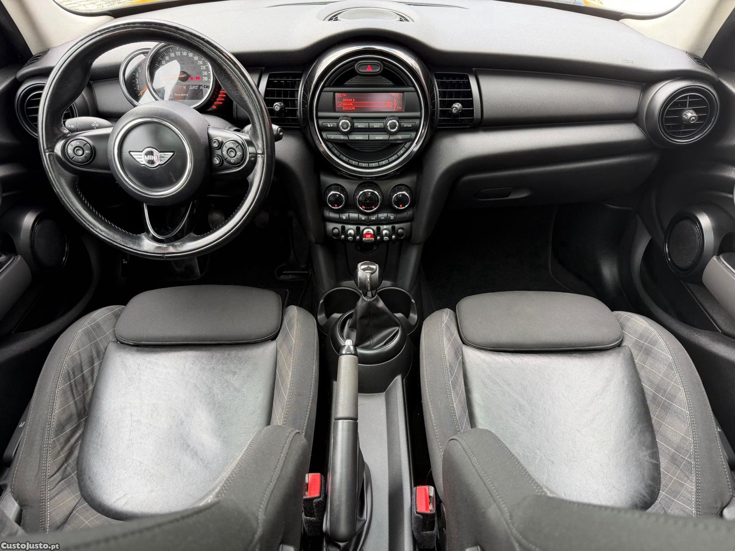 MINI Cooper D 5 PORTAS — fotografia 7