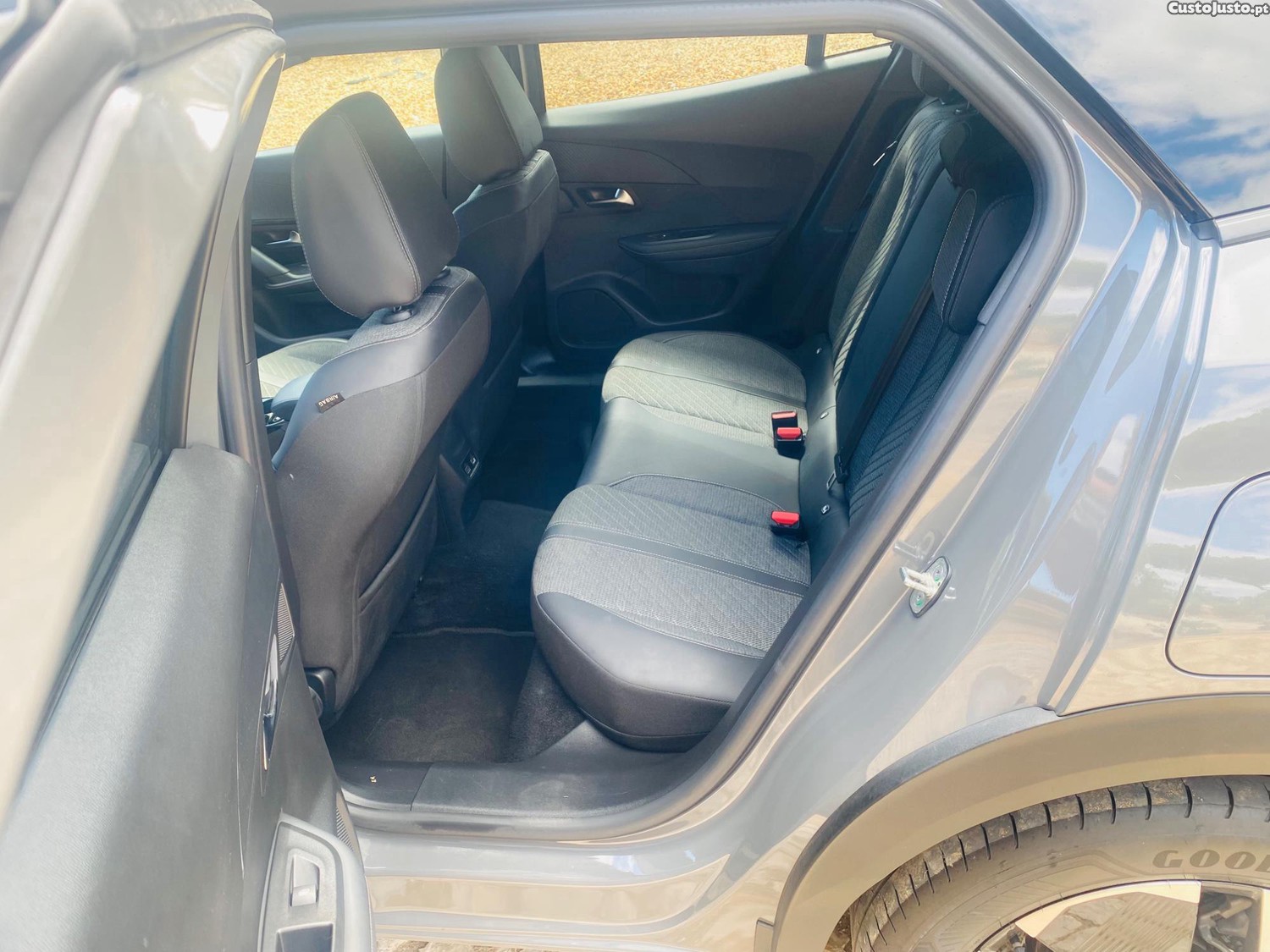 Peugeot 2008 ALL 1.2 PURETECH — fotografia 10