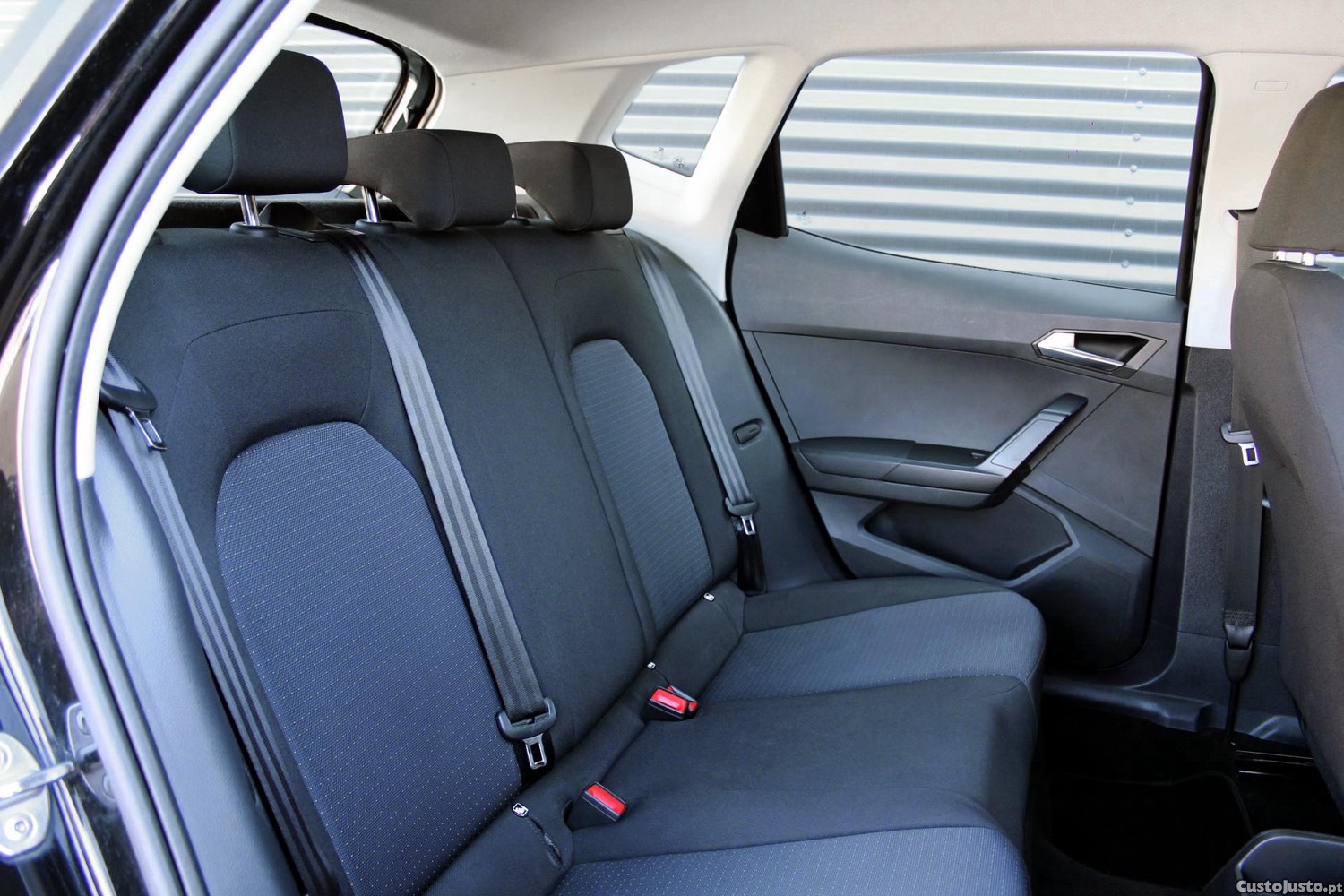 SEAT Arona 1.0 TSI Style — fotografia 2